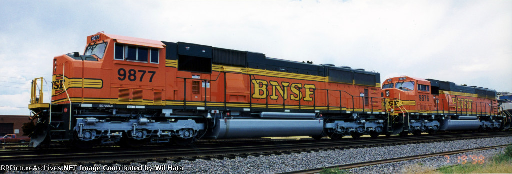 BNSF SD70MAC 9877